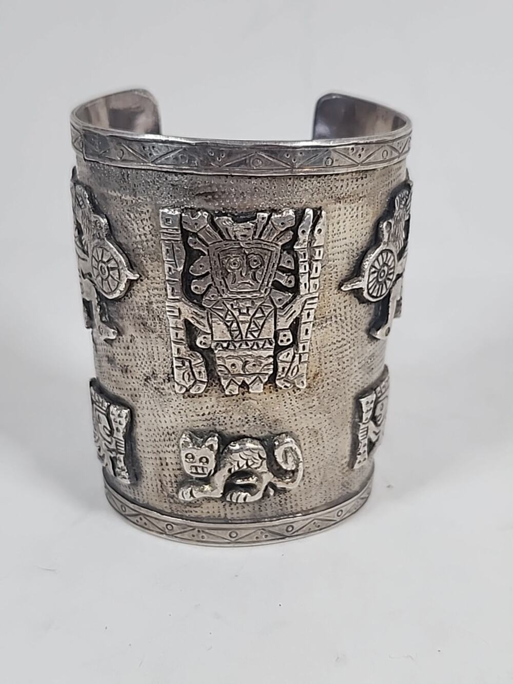 STERLING SILVER - VINTAGE RARE PIECE/ AZTEC MAYAN WARRIER ARMOR CUFF BRACELET